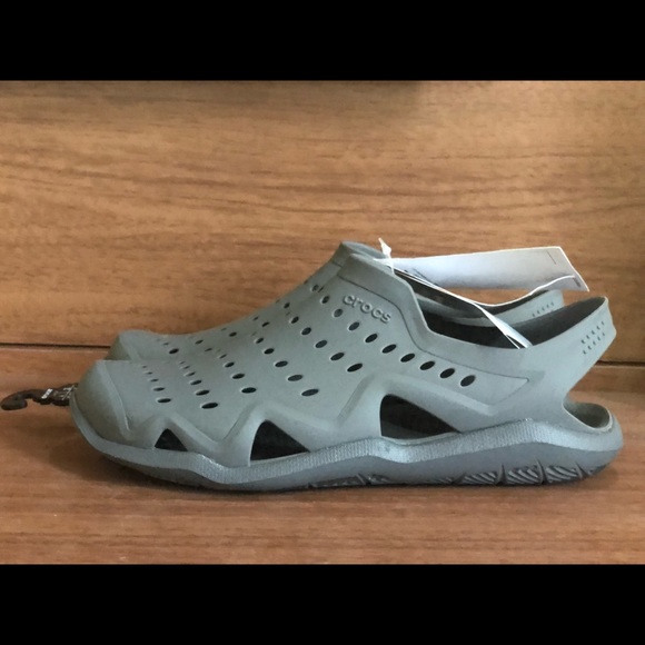 Kids NEW Crocs, SIZE 4 - Picture 4 of 5